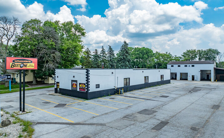 Pictures of Mixed Use, Retail property located at 1712 South Wayne Avenue, Auburn, IN 46706 for sales - image #1