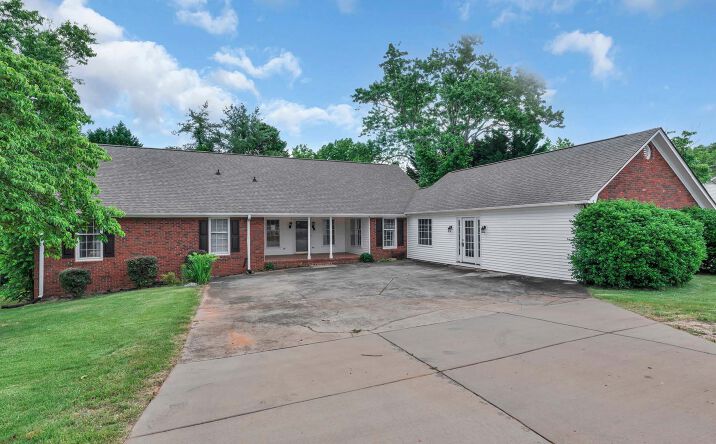 Pictures of Office property located at 203 Roper Mountain Extension, Greenville, SC 29615 for sales - image #1