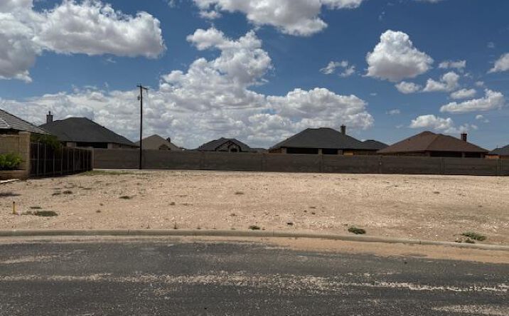 Pictures of Land, Multifamily property located at 112 The Villas, Midland, TX 79765 for sales - image #1