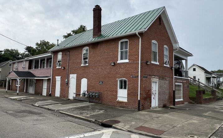 Pictures of Multifamily, Mixed Use property located at 1002 S Court Street, Circleville, OH 43113 for sales - image #1