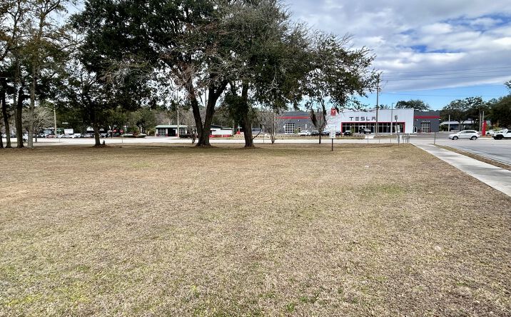 Pictures of Land property located at 2550 N Main St, Gainesville, FL 32609 for sales - image #1