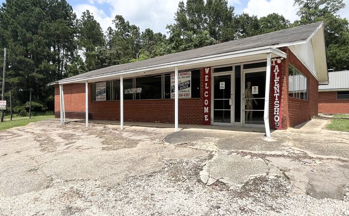 Pictures of Retail property located at 3186 Jack Springs Rd, Atmore, AL 36502 for sales - image #1