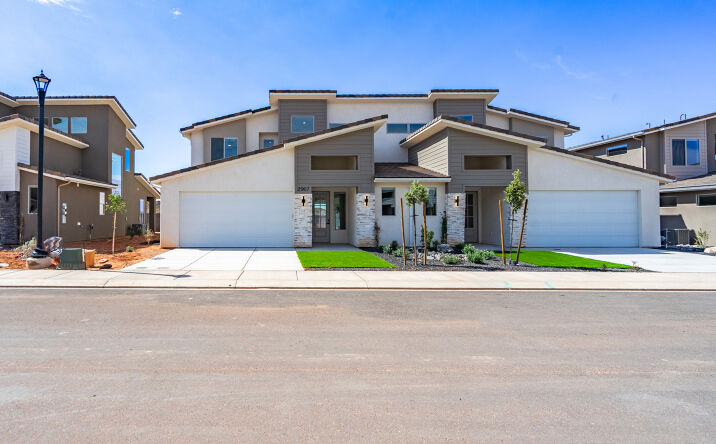 Pictures of Multifamily property located at 2975 W 570 N, Hurricane, UT 84737, 2967 W 570 N, Hurricane, UT 84737 for sales - image #1