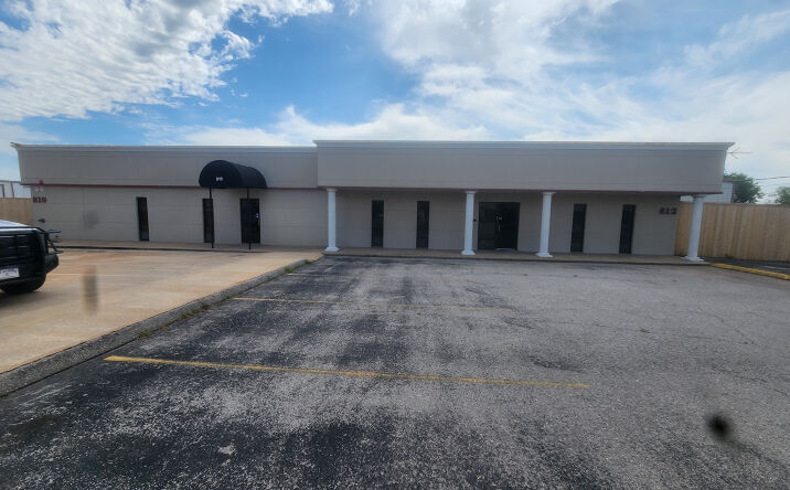 Pictures of Industrial property located at 810 SE 3rd, Lawton, OK 73501 for sales - image #1