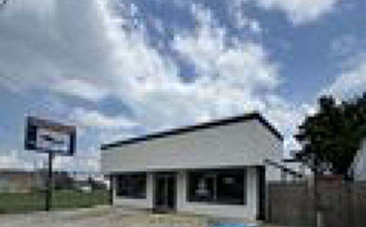 Pictures of Mixed Use, Office, Retail property located at 209 E. Judge Perez Dr, Chalmette, LA 70043 for sales - image #1