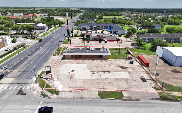 Pictures of Retail property located at 101 E Expressway 83, La Feria, TX 78559 for sales - image #1