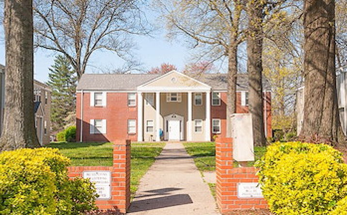 Pictures of Multifamily property located at 1500 Oleanda Ave, Louisville, KY 40215 for sales - image #1