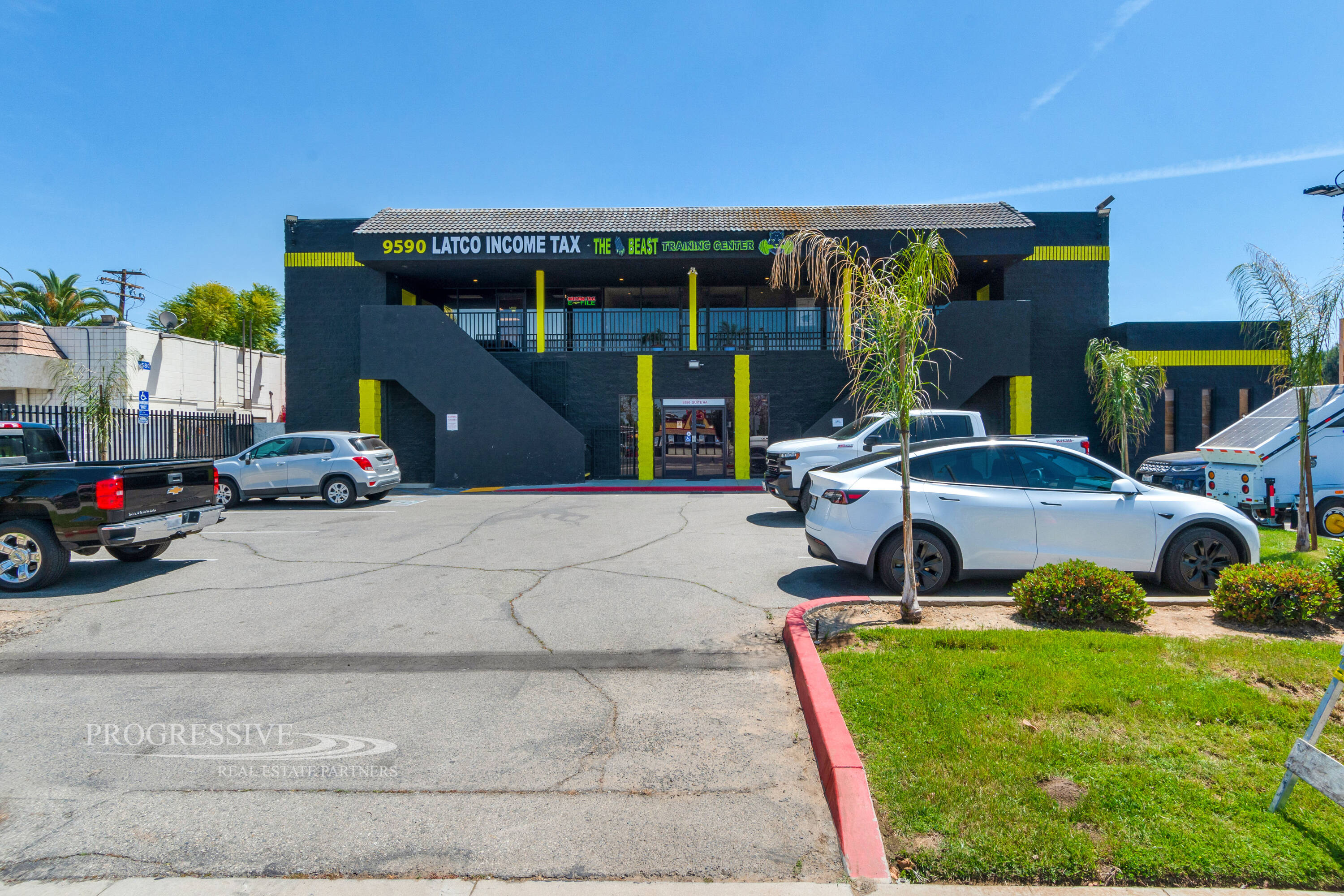 9590 MAGNOLIA AVE Riverside CA 92503-3608 APN: 234111002