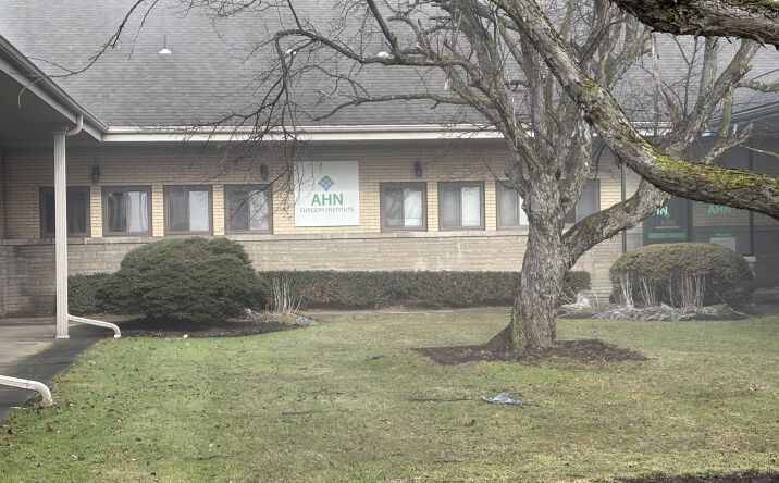 Pictures of Office property located at 1629 Union Ave, Natrona Heights, PA 15065 for sales - image #1