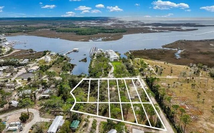 Pictures of Land property located at 327 NW Second Ave, Steinhatchee, FL 32359 for sales - image #1