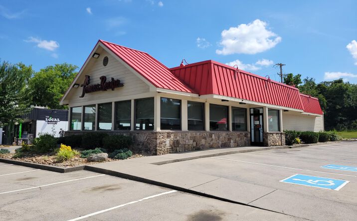 Pictures of Retail property located at 523 Louisville Rd, Alcoa, TN 37701 for sales - image #1
