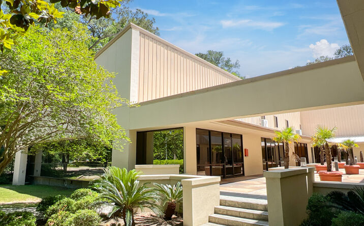 Pictures of Office property located at 200 Greenleaves Blvd, Mandeville, LA 70448 for sales - image #1