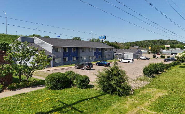 Pictures of Hospitality property located at 235 Withers Harbor Drive, Red Wing, MN 55066 for sales - image #1