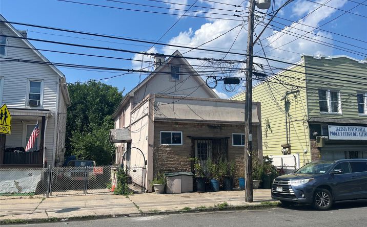 Pictures of Mixed Use, Office property located at 699 Henderson Avenue, New York, NY 10310 for sales - image #1