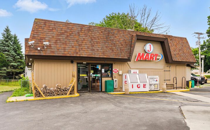 Pictures of Special Purpose property located at 2420 Calumet Dr, Sheboygan, WI 53081 for sales - image #1