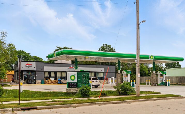 Pictures of Retail property located at 1441 N 26th St, Sheboygan, WI 53081 for sales - image #1
