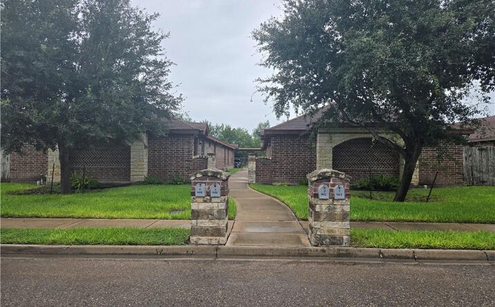 Pictures of Multifamily property located at 1416 LeAnn Rimes, Edinburg, TX 78542 for sales - image #1