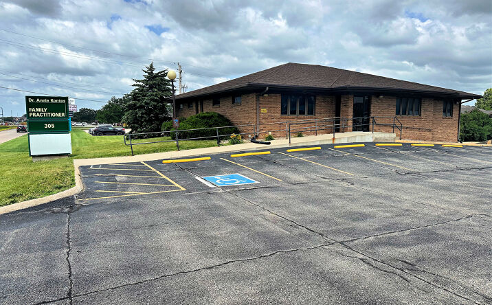 Pictures of Office property located at 305 E San Marnan Dr, Waterloo, IA 50702 for sales - image #1