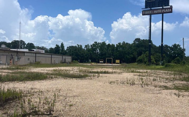 Pictures of Retail, Business for Sale property located at 52 Scogin Ln, Carriere, MS 39426 for sales - image #1