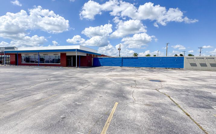Pictures of Office, Retail property located at 715 W Walnut St, Rogers, AR 72756 for sales - image #1