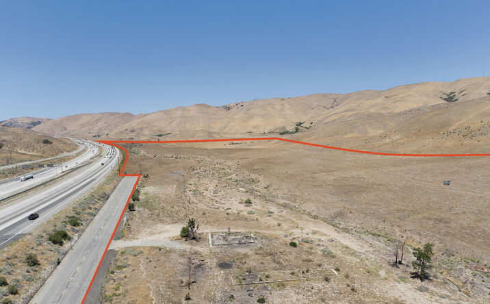 Pictures of Land property located at 47330 Zenobia Rd, Lebec, CA 93243 for sales - image #1