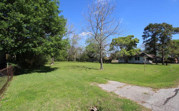 Pictures of Land property located at 1305 Anders Ave, Seabrook, TX 77586 for sales - image #1
