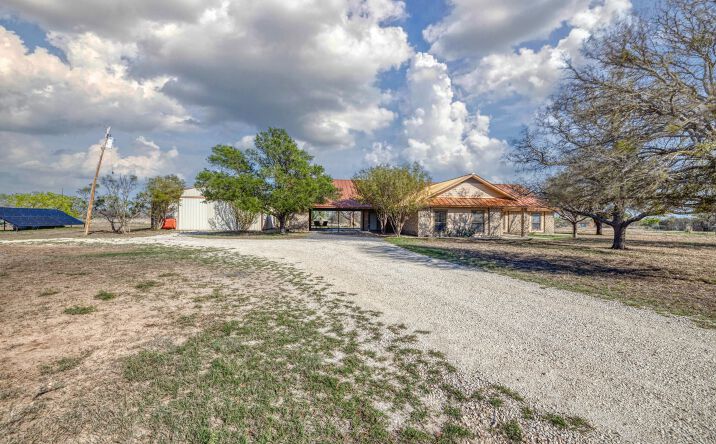 Pictures of Land property located at 115 Private Rd 4455, Uvalde, USA 78801 for sales - image #1