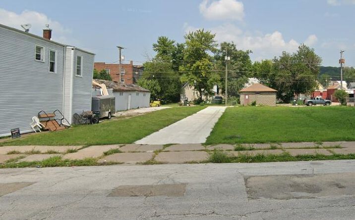 Pictures of Land property located at 1120 & 1124 W 3RD Street, Davenport, IA 52802 for sales - image #1