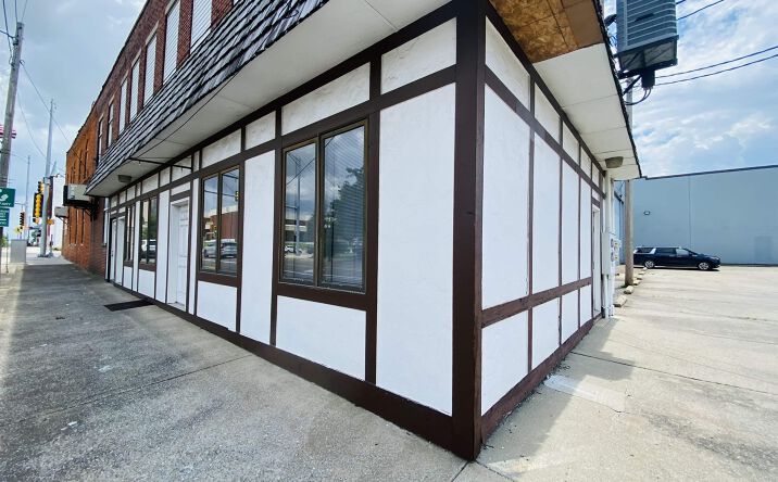 Pictures of Office property located at 7 W POPLAR Street, Harrisburg, IL 62946 for sales - image #1