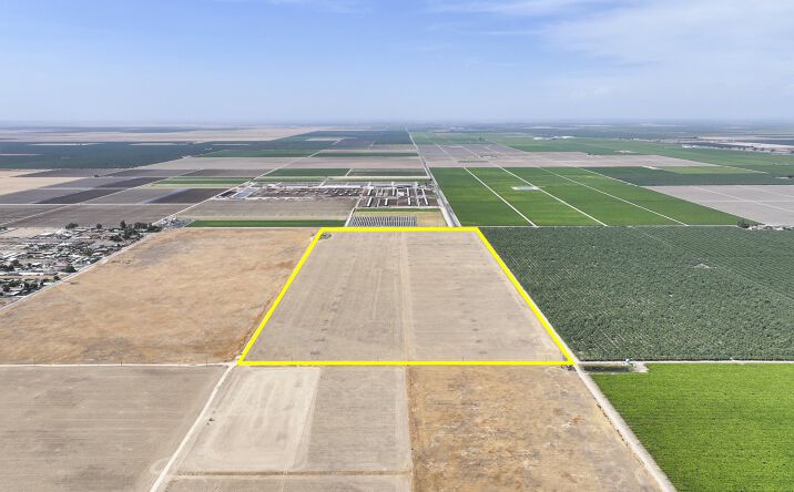 Pictures of Land property located at County Line Rd / 30299 Avenue 0, Delano, CA 93215 for sales - image #1