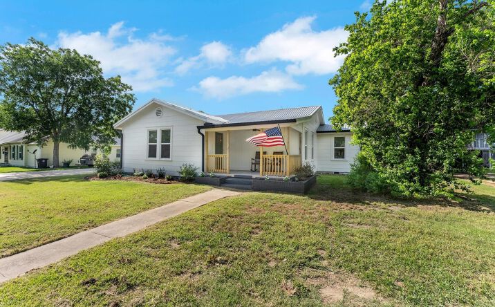 Pictures of Land property located at 215 Paulus, Schulenburg, TX 78956 for sales - image #1