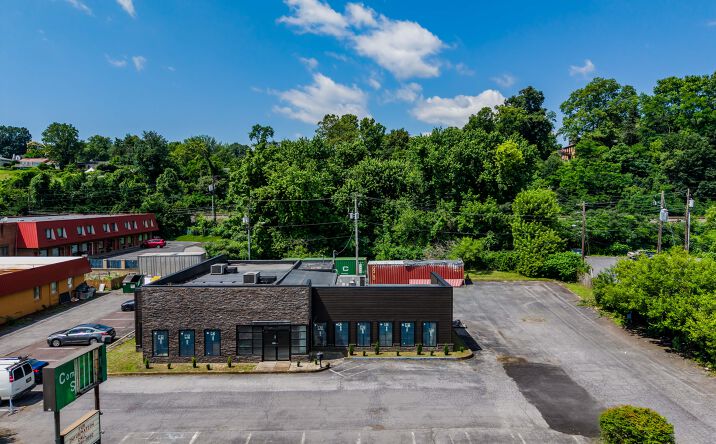 Pictures of Retail property located at 902 N Front St, Wormleysburg, PA 17043 for sales - image #1