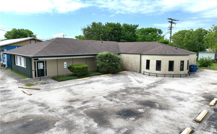 Pictures of Office property located at 605 N Virginia St, Port Lavaca, TX 77979 for sales - image #1