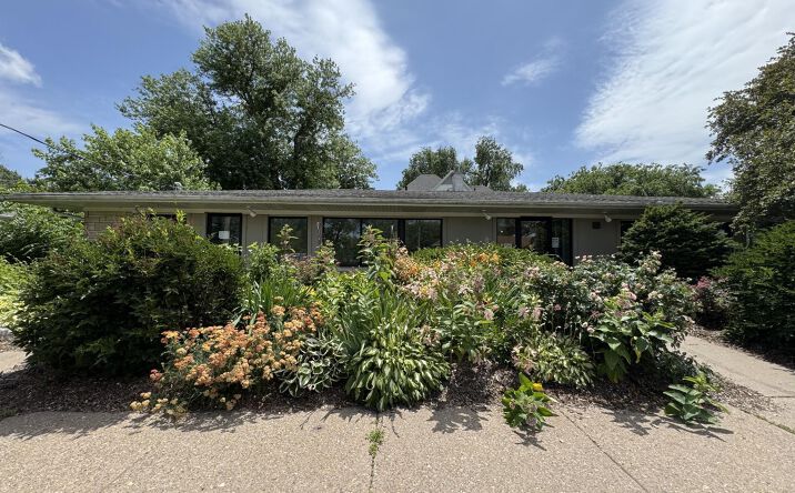 Pictures of Retail, Office property located at 415 E GEORGE WASHINGTON Boulevard, Davenport, IA 52803 for sales - image #1