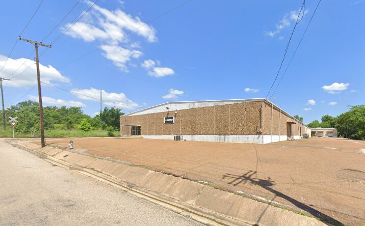 Pictures of Industrial property located at 1110 W Washington, Paris, TX 75460 for sales - image #1