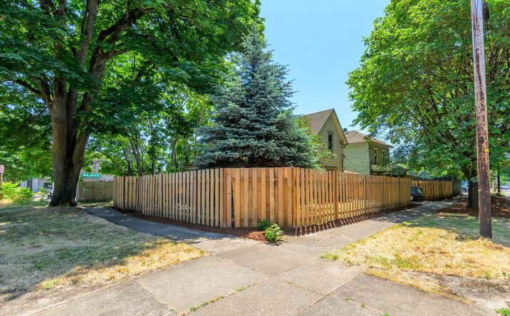 Pictures of Multifamily property located at 427 Washington St, Eugene, OR 97401 for sales - image #1