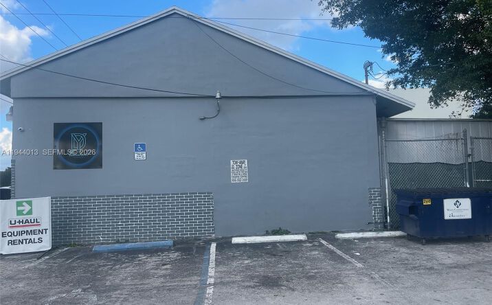 Pictures of Mixed Use, Retail property located at 23095 S Dixie Hwy, Miami, FL 33170 for sales - image #1