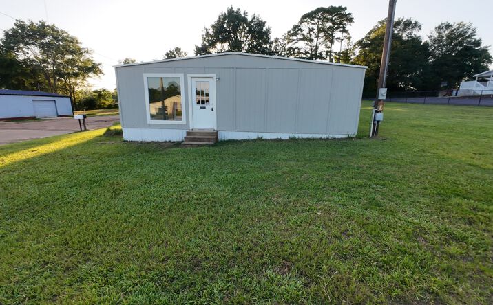 Pictures of Retail, Business for Sale property located at 1101 N HWY 59, Queen City, TX 75572 for sales - image #1