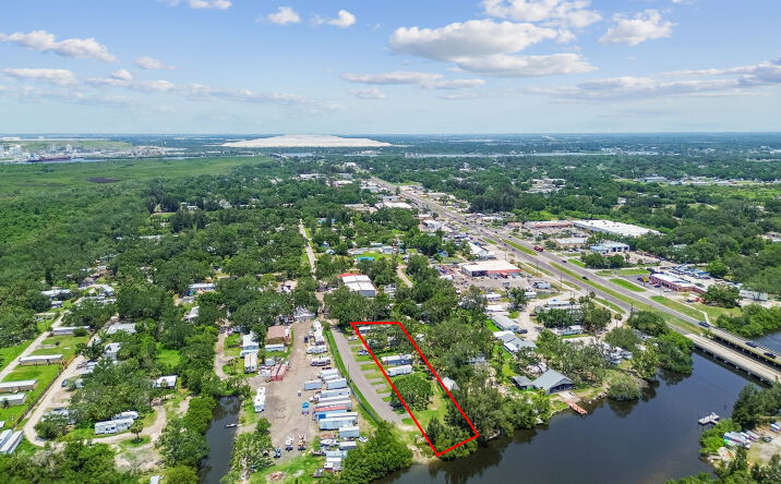 Pictures of Multifamily property located at 11224 Restwood Dr, Gibsonton, FL 33534 for sales - image #1