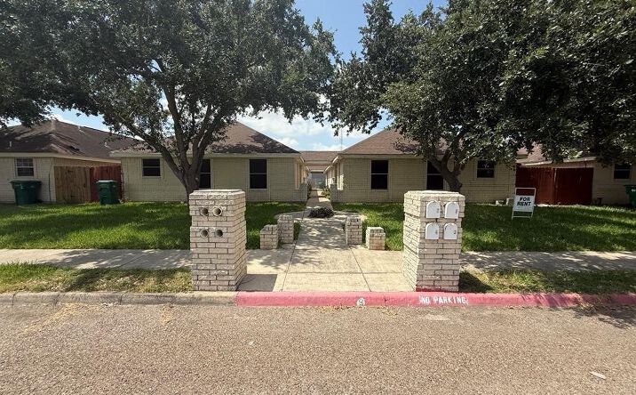 Pictures of Multifamily property located at 701 Cancun Lane, Pharr, TX 78577 for sales - image #1