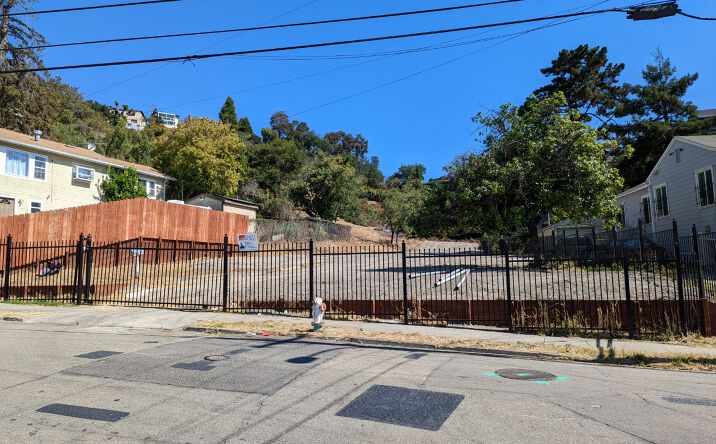Pictures of Land property located at 7106 Outlook Ave, Oakland, CA 94605 for sales - image #1