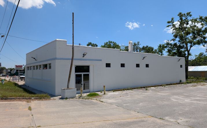 Pictures of Retail property located at 550 S Patterson St, Valdosta, GA 31601 for sales - image #1