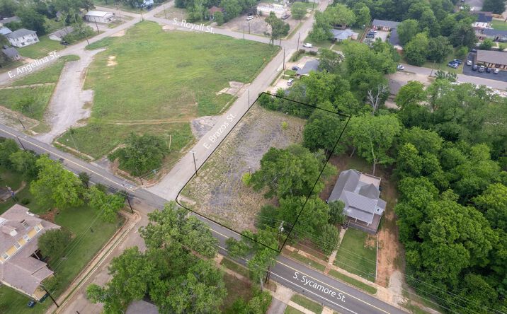 Pictures of Land property located at 1004 S Sycamore St, Palestine, TX 75801 for sales - image #1