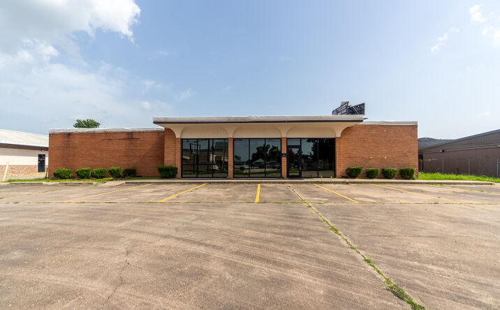 Pictures of Industrial property located at 720 E Prien Lake Rd, Lake Charles, LA 70601 for sales - image #1