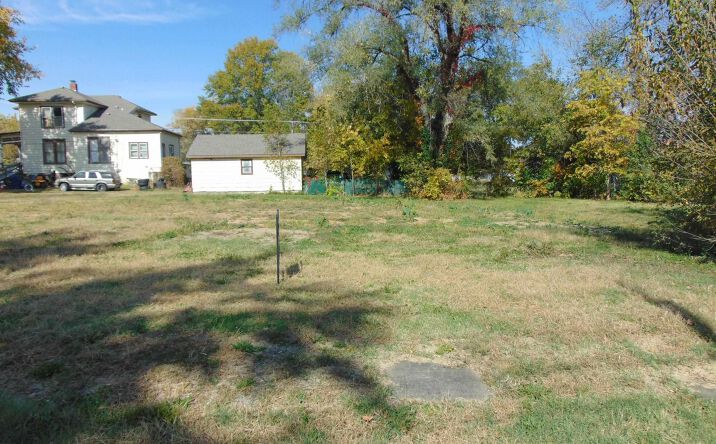 Pictures of Land property located at 407 E Oak, Clinton, MO 64735 for sales - image #1