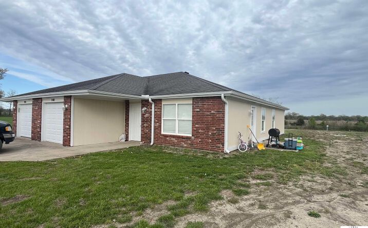 Pictures of Multifamily property located at 100 NW 4343 P, Clinton, MO 64735 for sales - image #1