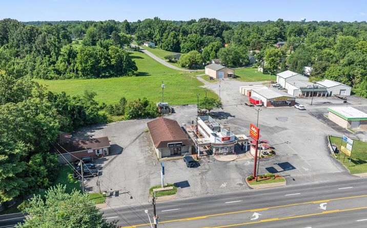Pictures of Retail, Industrial property located at 778 E Center St, Madisonville, KY 42431 for sales - image #1