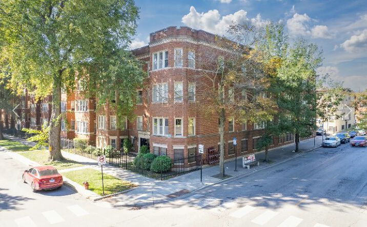 Pictures of Multifamily property located at 6700 S Clyde Ave, Chicago, IL 60649 for sales - image #1
