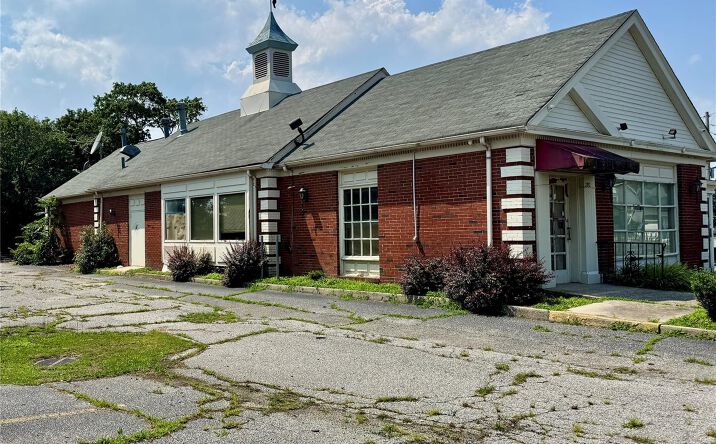 Pictures of Retail property located at 292 Little East Neck Road, West Babylon, NY 11704 for sales - image #1