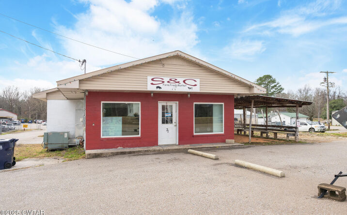 Pictures of Business for Sale, Retail property located at 31 TN-114, Scotts Hill, TN 38374 for sales - image #1